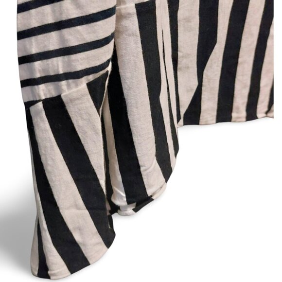 Flutter & Squeak Black & White Asymmetrical Hem A-Line Tunic Top, M - Picture 9 of 17